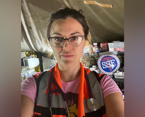 Mariya Vengrenyuk, a 2016 School of Medicine graduate, volunteered during Ukraine-Russian war.