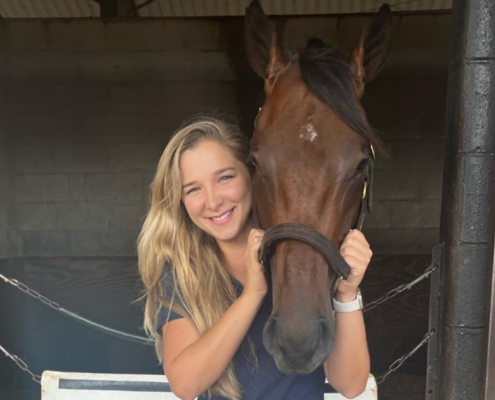 Dr. Cuesta Amado standing next to a horse