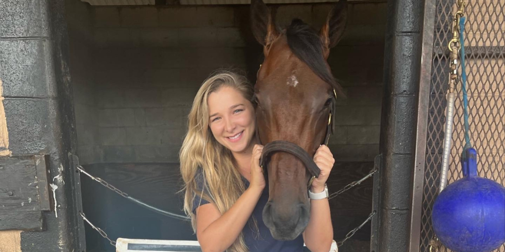 Dr. Cuesta Amado standing next to a horse